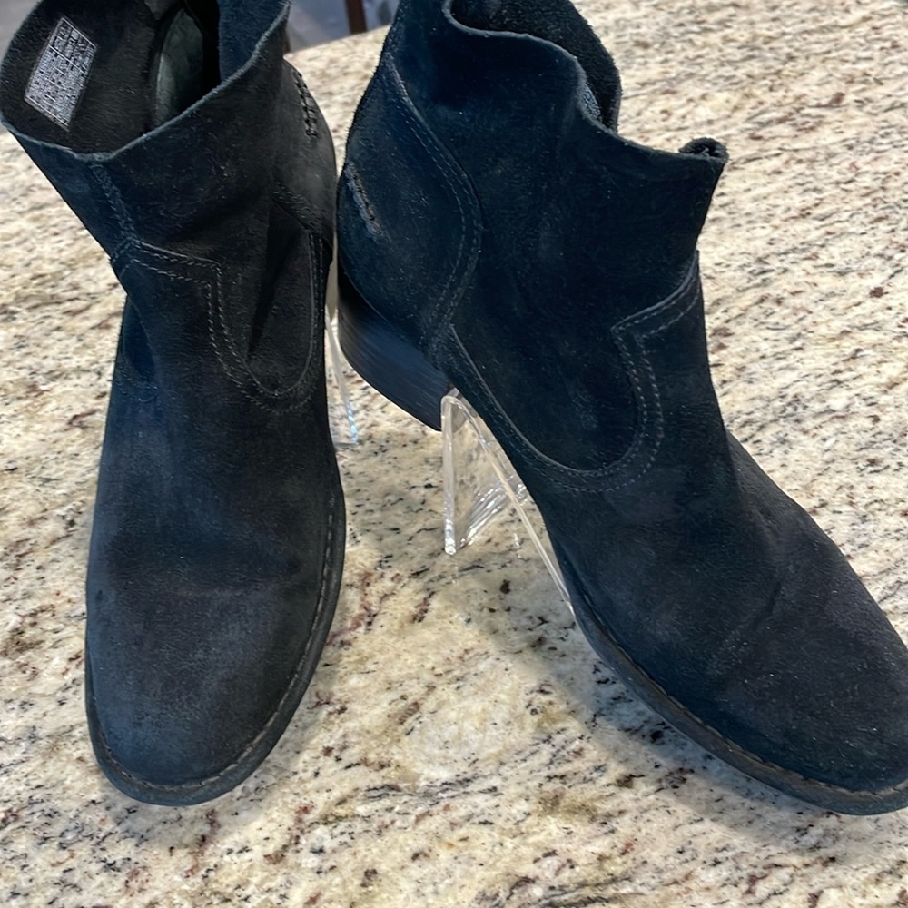 UGG Bandera black suede ankle boot. S/M 1095953. Back zip entry w/pull. 2” heels